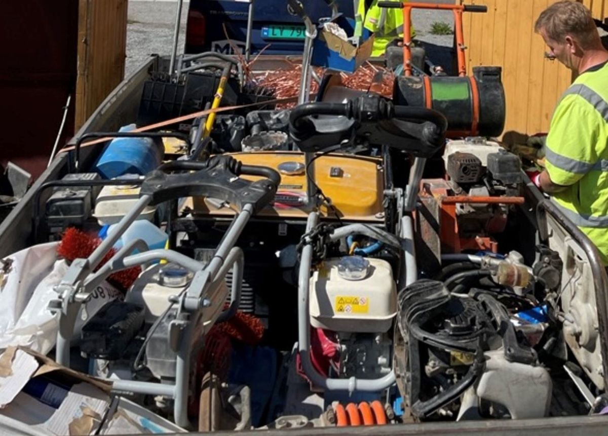 Da politiet og entreprenøren troppet opp på en boligadresse i Skien, fant de store mengder med stjålet verktøy. Foto: Privat