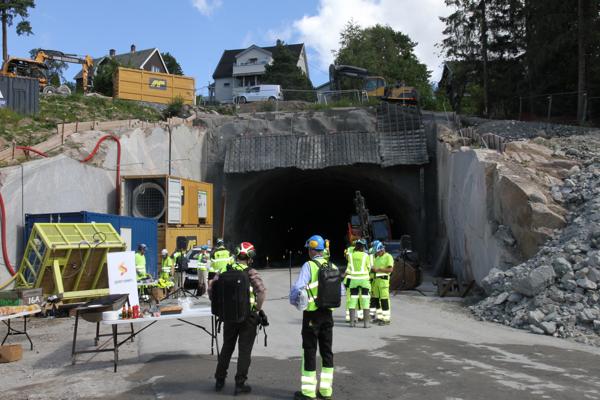 Mandag ettermiddag ble den siste sprengsalven fyrt av inne i Hellerudtunnelen. Foto: Truls Tunmo
