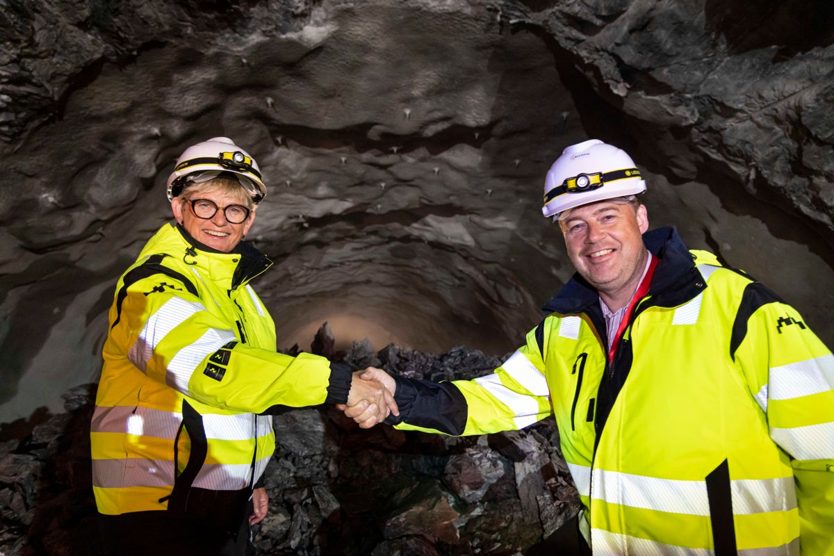 Malvik-ordfører Trond Hoseth og ordfører Eli Arnstad i Stjørdal kommune var med på feiringen av gjennomslaget i Helltunnelen.