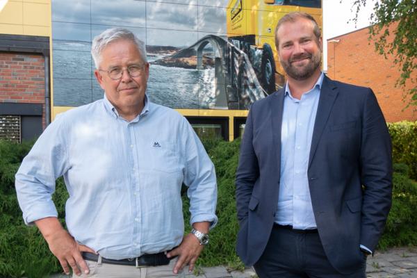 Andreas Fritzsønn (til høyre) tar over som administrerende direktør for Glava og Saint-Gobain Byggevarer etter Jon Karlsen, som har vært midlertidig administrerende direktør siden 31. januar.