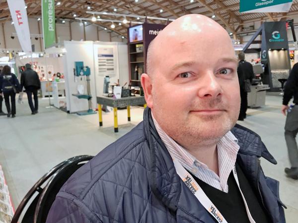 – Vi trenger flere, ikke færre hoder og hender fremover, særlig når nye prognoser nå viser at aktiviteten gradvis vil ta seg opp igjen i de nærmeste årene og vi samtidig står overfor store muligheter innen ny teknologi og grønn omstilling, sier kompetansesjef i EBA, Thomas Norland. Foto: Svanhild Blakstad