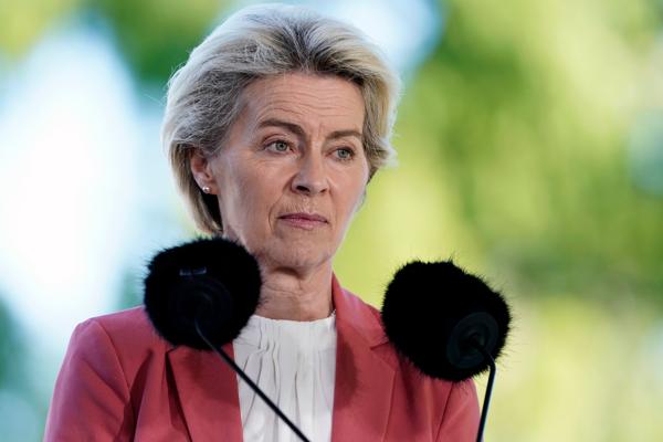 EU-kommisjonens president Ursula von der Leyen lover å jobbe raskt for å få på plass en energikriseløsning for Europa. Foto: Mads Claus Rasmussen / AP / NTB