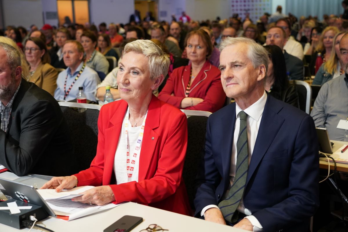 LO-leder Peggy Hessen Følsvik og statsminister Jonas Gahr Støre møtes mandag for å forsøke å løse opp i jernbanestriden. Foto: Gorm Kallestad / NTB