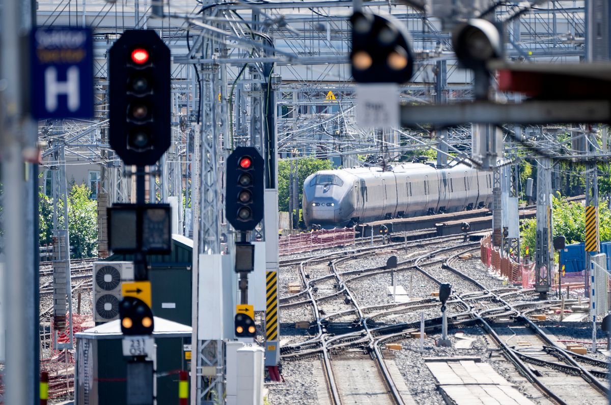 Trafikken på flere togstrekninger er allerede privatisert på lange kontrakter, men regjeringen har lovet å si nei til dette framover. Foto: Gorm Kallestad / NTB