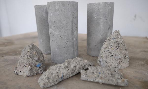 Munnbind og engangshansker kan styrke betong, skriver australske forskere. Foto: RMIT University