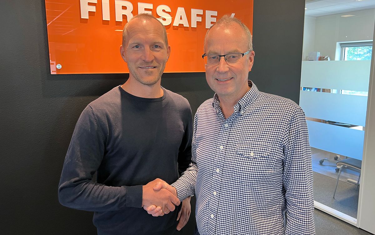 Eskild Larsen (t.v.) overtar for Morten Ameln som administrerende direktør i Firesafe. Foto: Firesafe