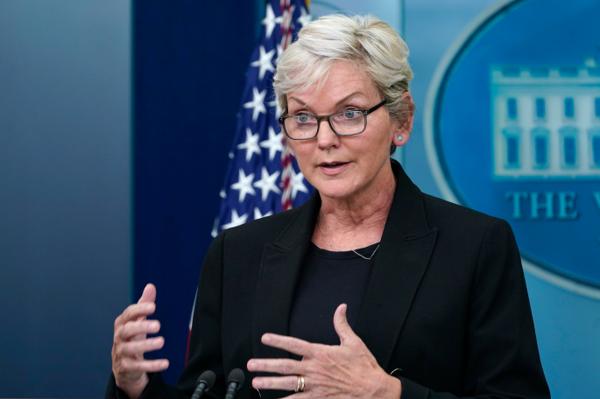 USAs energiminister Jennifer Granholm var med på å legge fram Biden-administrasjons planer for en omfattende utbygging av havvind. Foto: Susan Walsh / AP / NTB
