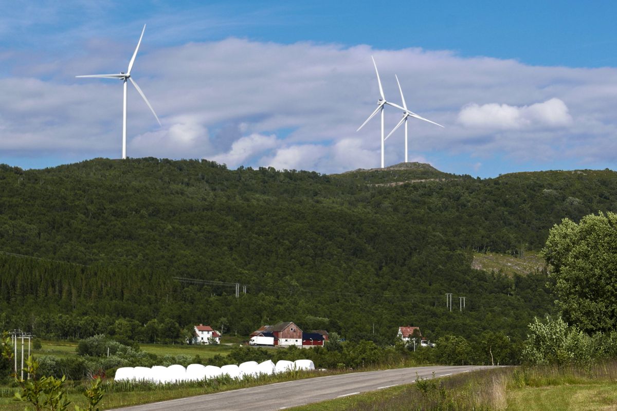 Vindturbinene i Ånstadblåheia vindpark på Sortland i Vesterålen tåler ikke kulde og vind. 14 vindturbiner er plassert på Ånstadblåheia og produserer strøm nok til 7.500 husstander. Foto: André Lorentsen / NTB