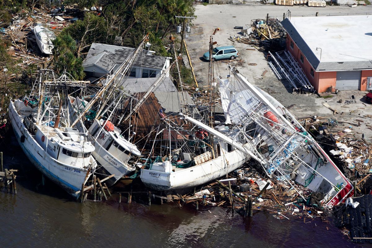 Orkanen Ian forårsaket store materielle ødeleggelser i Florida, som her i havnen i Fort Myers. Foto: AP / NTB