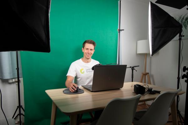 32 år gamle Krzysztof Wojslaw satser på internett med egen læringsplattform for parametrisk design og innspillingsstudio i stua.