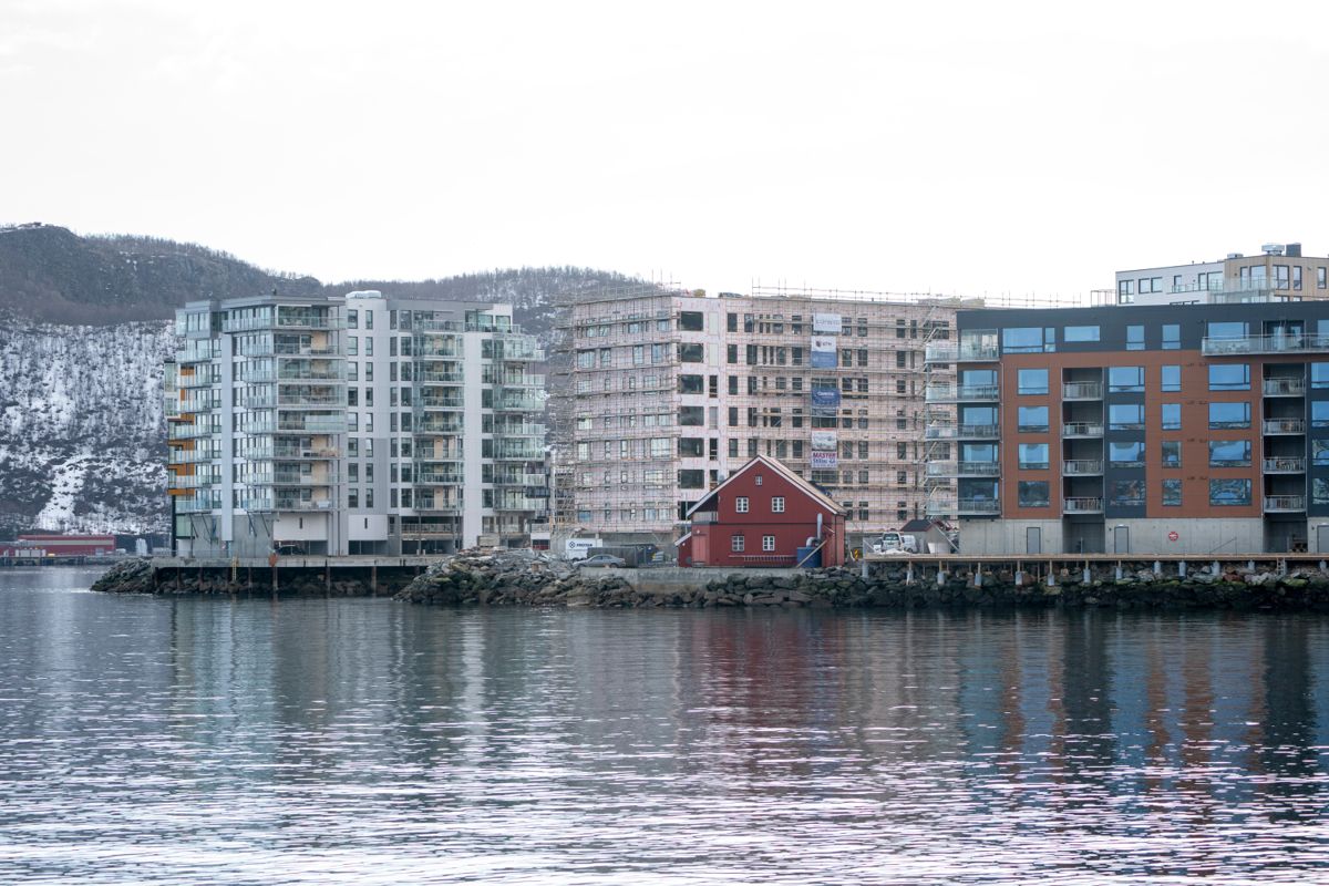 Boligprisene gikk ned i de fleste deler av landet i tredje kvartal. Harstad er blant stedene med svakest utvikling. Foto: Terje Pedersen / NTB