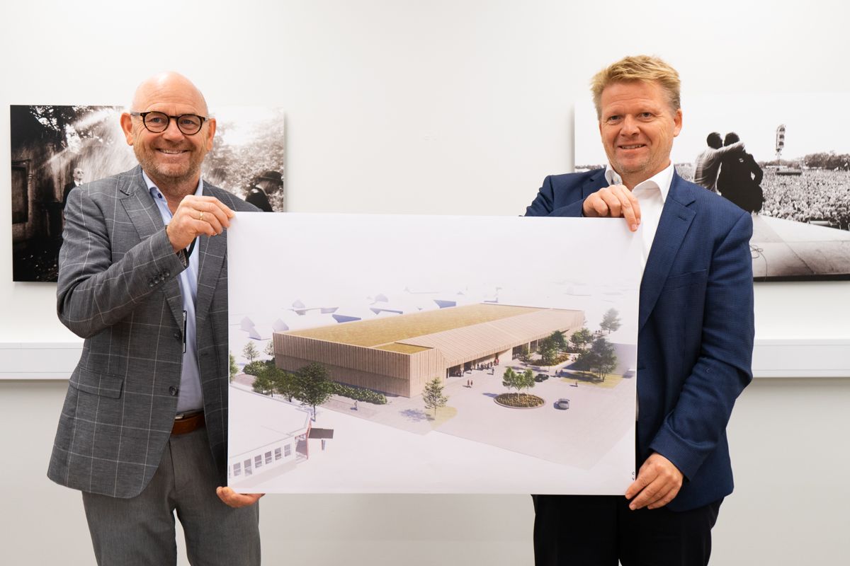 Kommunedirektør Trygve Apeland i Time kommune (til venstre) og regiondirektør for Skanskas byggvirksomhet i Rogaland og Agder, Jone Klingsheim. Foto: Time kommune