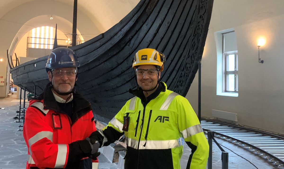 Statsbyggs byggherredirektør Marius Tunstad og AF Byggfornyelse-direktør Birger Kristiansen. Foto: Statsbygg
