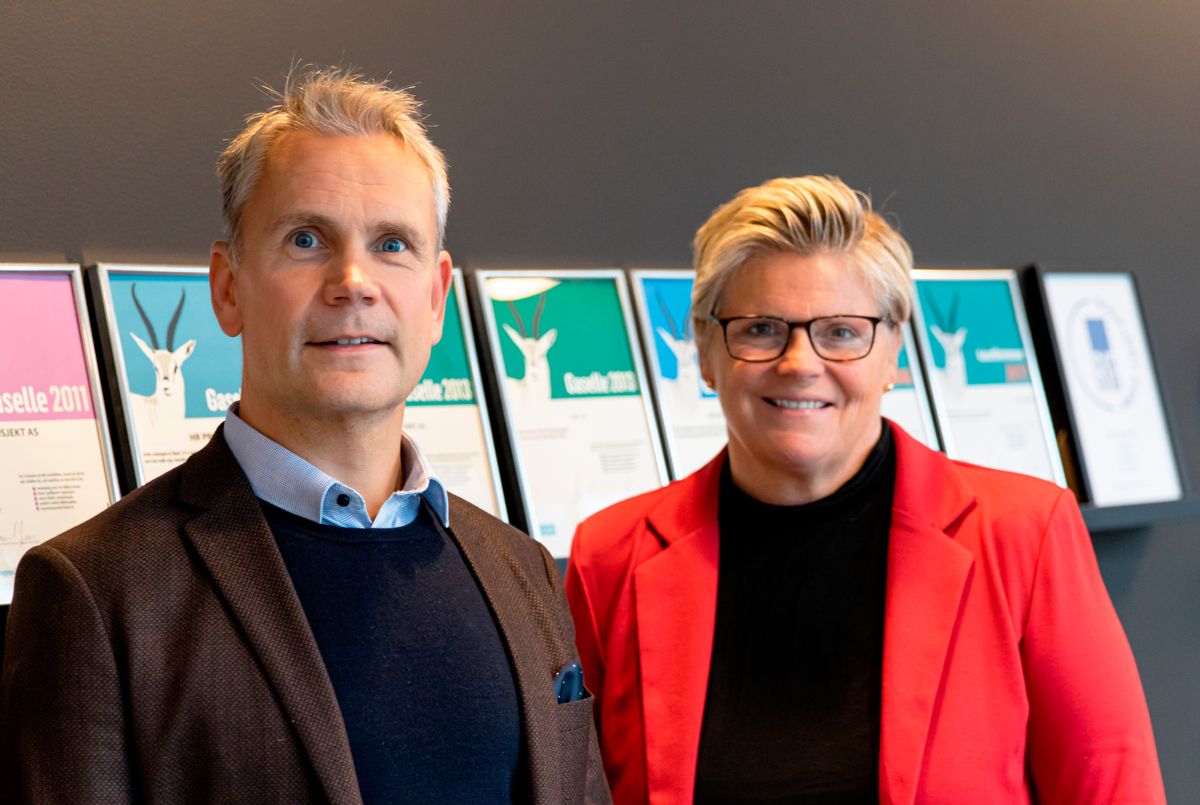 Direktør for Strategisk Utredning & Analyse i HRP, Kjell Ove Kalhagen, og ny avdelingsleder Cecilie P. Øyen. Foto: HRP