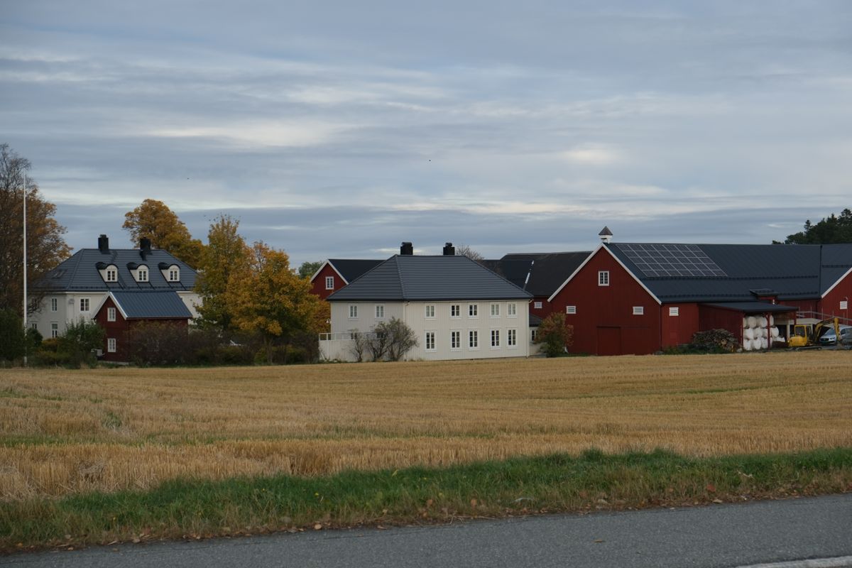 INNHERREDSVEIEN. Øvre Rotvoll ligger like ved Innherredsveien, Trondheims hovedveiforbindelse østover.