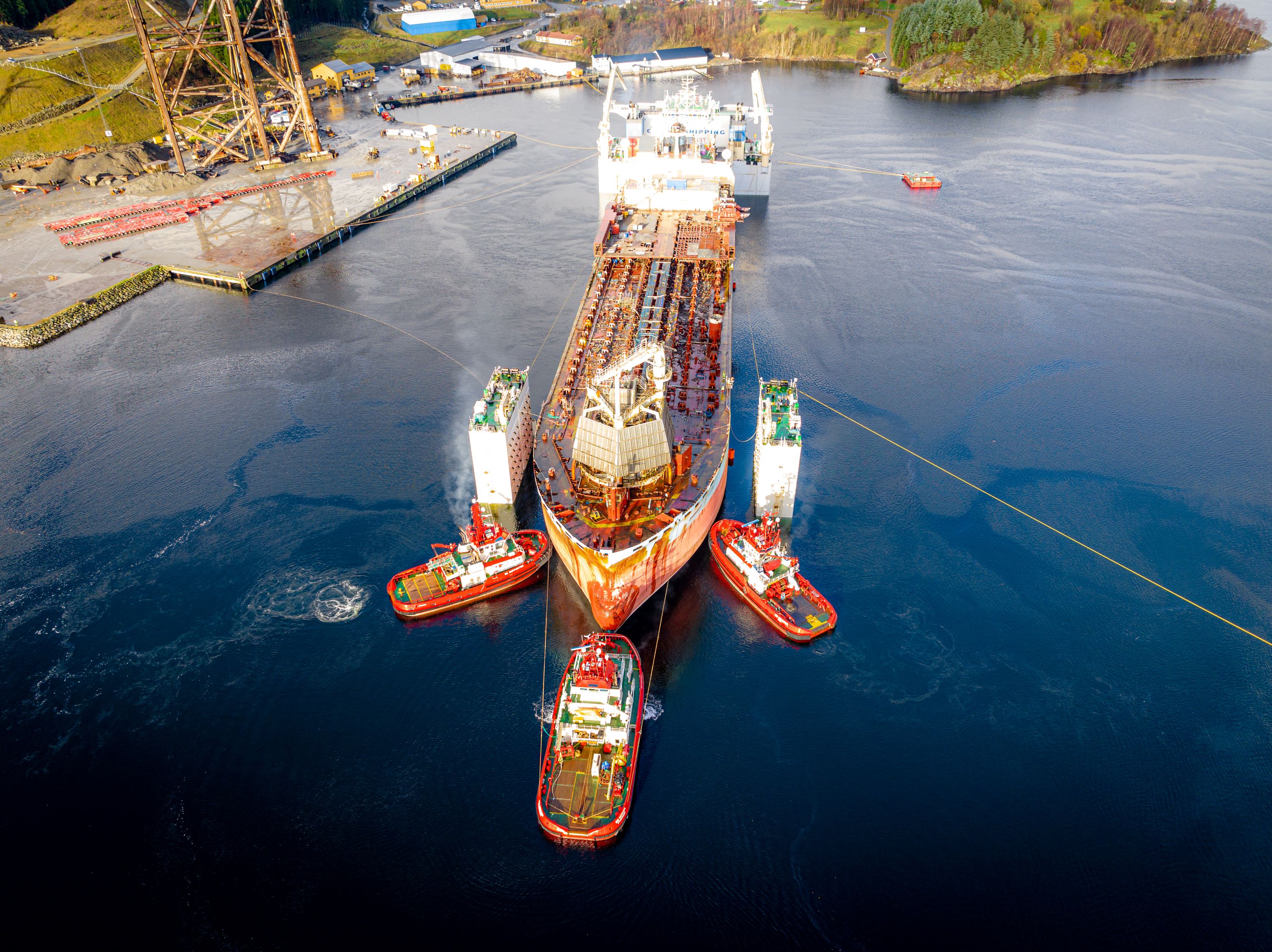 AF Offshore Decom gjenvinner et 25.000 tonn tungt produksjonsskip i ROgaland. Øyvind Gravås / Woldcam