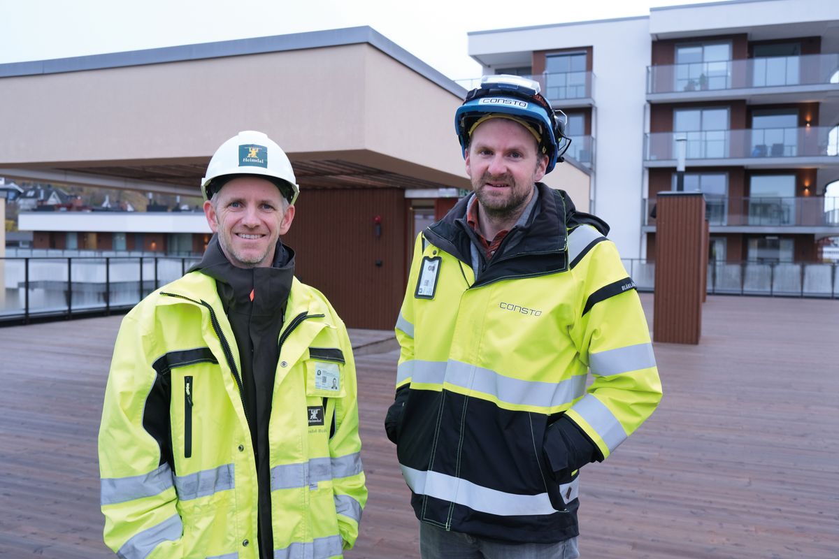 Håvard Ulvan i Heimdal Bolig og Jomar Ofstad i Consto er fornøyd med prosessen på Øvre Nyhavna så langt. Consto skal også bygge fjerde og femte byggetrinn for Heimdal Bolig.