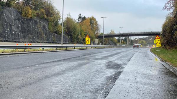 Her, på E39 mellom Troldhaugtunnelen og Sørås, blir det ny asfalt. Foto: Statens vegvesen