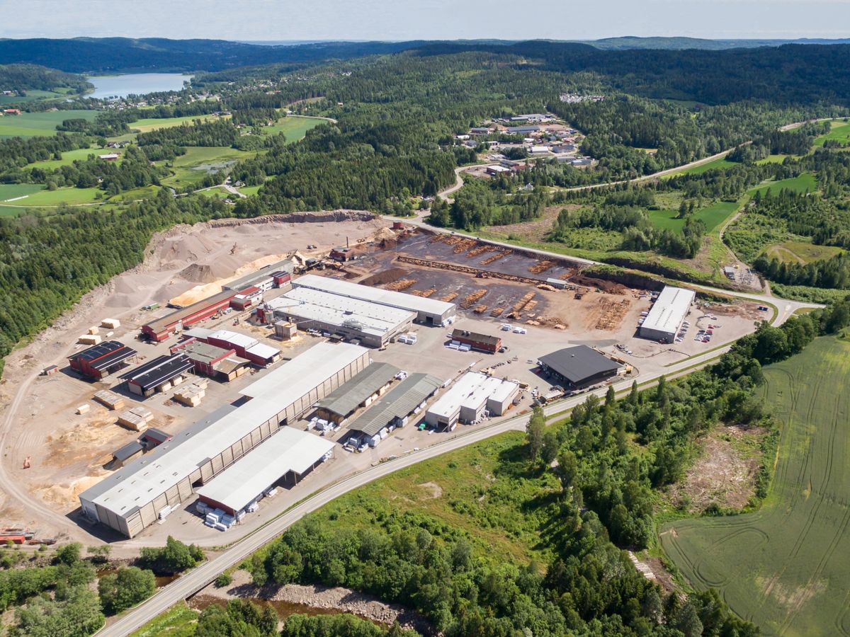 Planen er å starte produksjon av biokarbon, termisk energi og strøm ved Bergene Holms fabrikk på Haslestad i Holmestrand. Foto: Bergene Holm