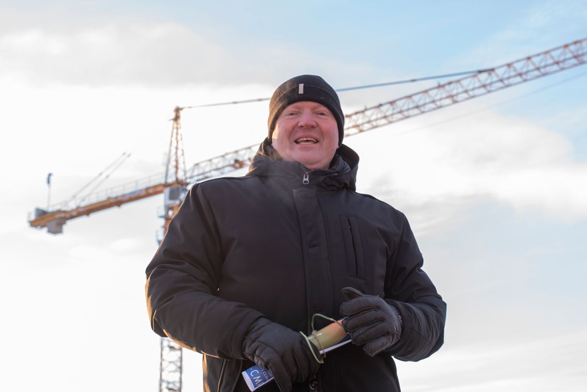Kommunal- og distriktsminister Sigbjørn Gjelsvik annonserte at regjeringen ønsker klimapartnerskap med byggenæringen tirsdag.