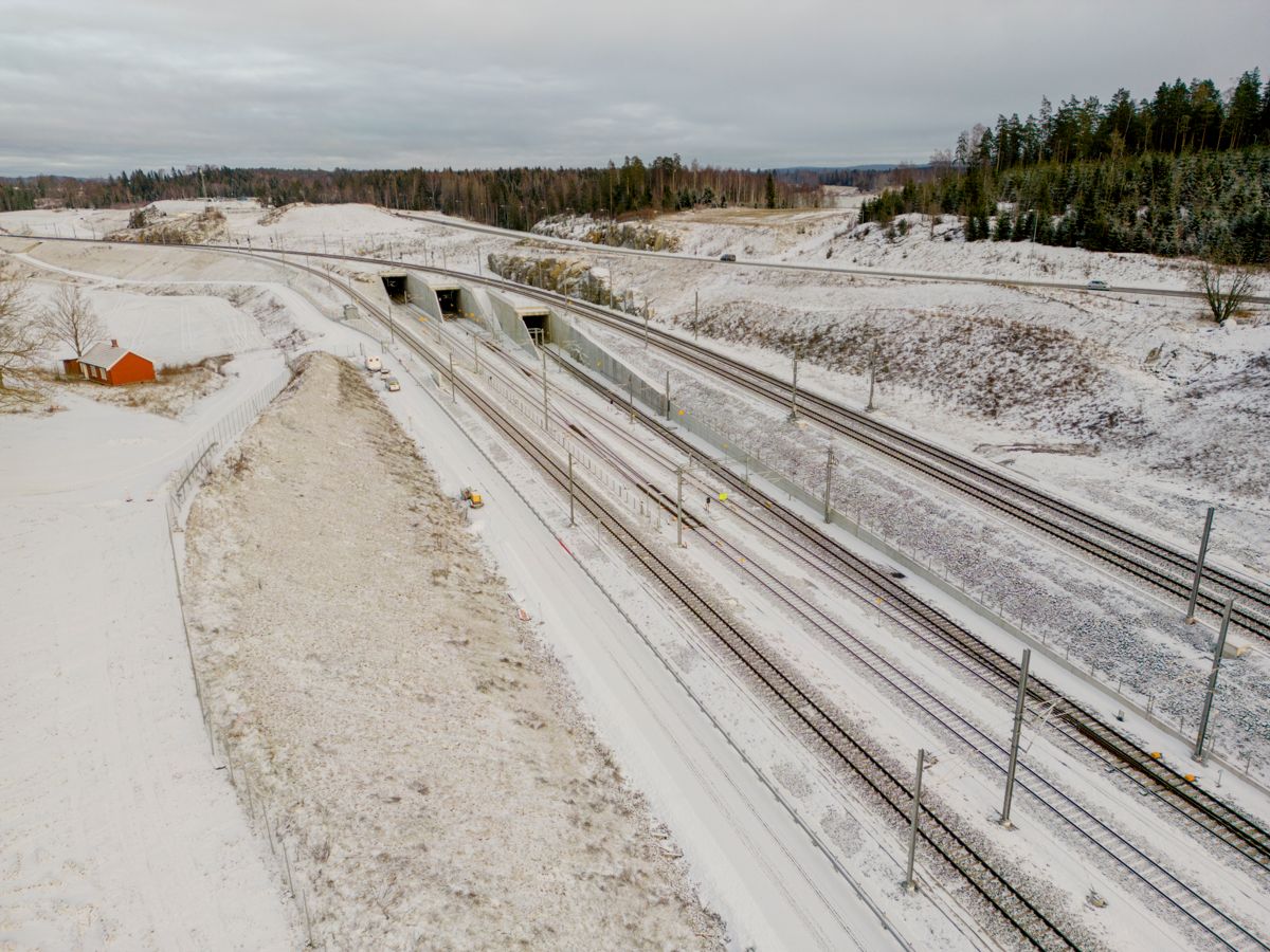 Inngangene til Blixtunnelen og Roåstunnelen fra Ski i retning Oslo S. Follobanen ble åpnet 12. desember, men ble stengt åtte dager senere. Foto: Stian Lysberg Solum / NTB