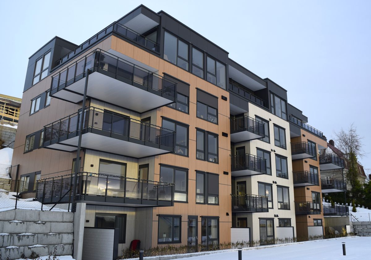 MOLDE. Bjørnstjerne Bjørnsonsveg 27 i Molde med 18 leiligheter er siste ferdigstilte prosjekt til Planor Bolig og et typisk prosjekt for selskapet. Foto: Frode Rabbevåg