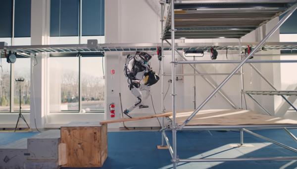 Roboten Atlas fra Boston Dynamics. Skjermdump: Youtube