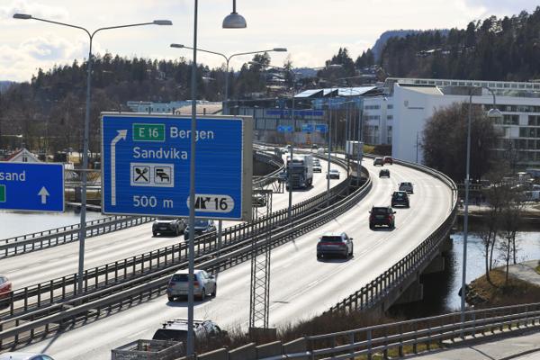 Statens vegvesen utsatte tidligere denne uken planene om bygging av etappe to på E18. Nå er det tvil om utbyggingen vil fortsette eller blir skrinlagt. Foto: Ørn E. Borgen / NTB