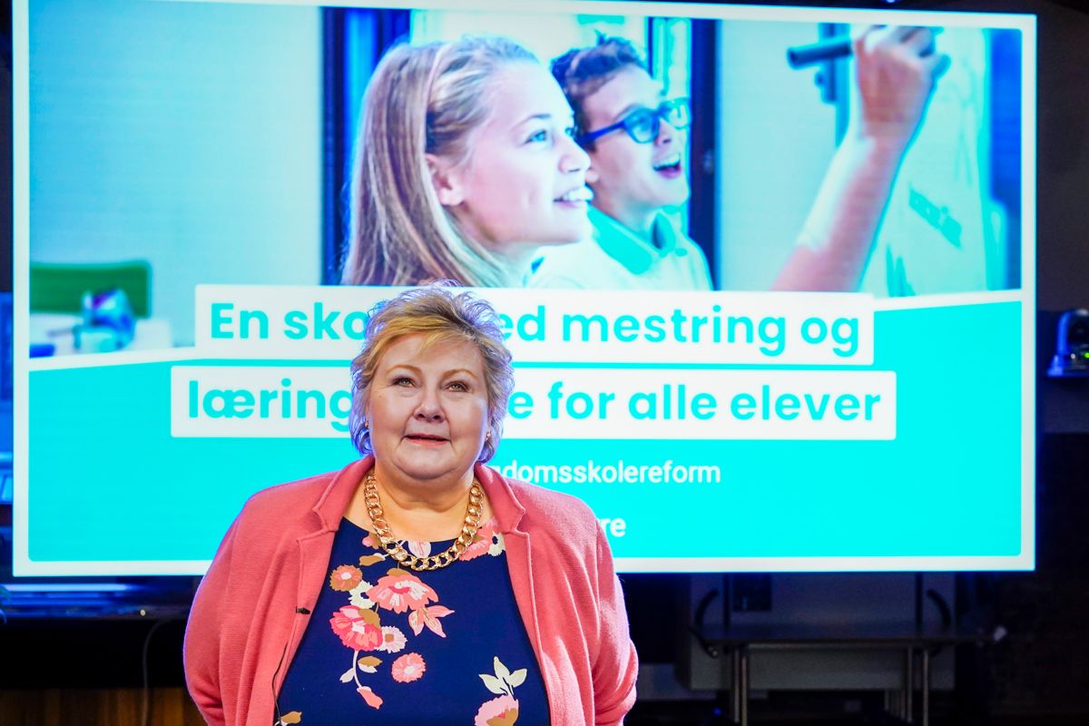 Høyre-leder Erna Solberg vil fjerne forbudet mot innleie av arbeidskraft, som trer i kraft 1. april, om hun blir statsminister etter valget i 2025. Foto: Terje Pedersen / NTB