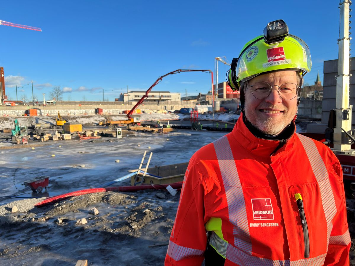 Konsernsjef Jimmy Bengtsson foran det som skal bli Veidekkes nye hovedkontor på Ulven. Foto: Svanhild Blakstad