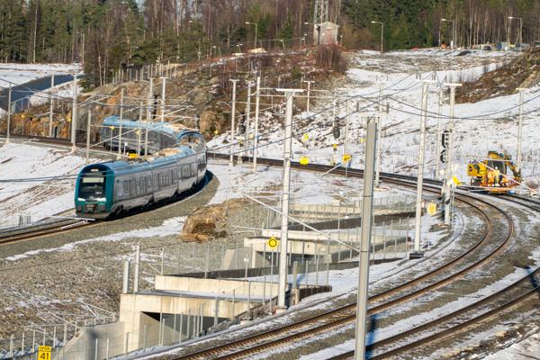 Testkjøringen av Follobanen er i gang søndag kveld, opplyser Bane Nor. Foto: Terje Pedersen / NTB