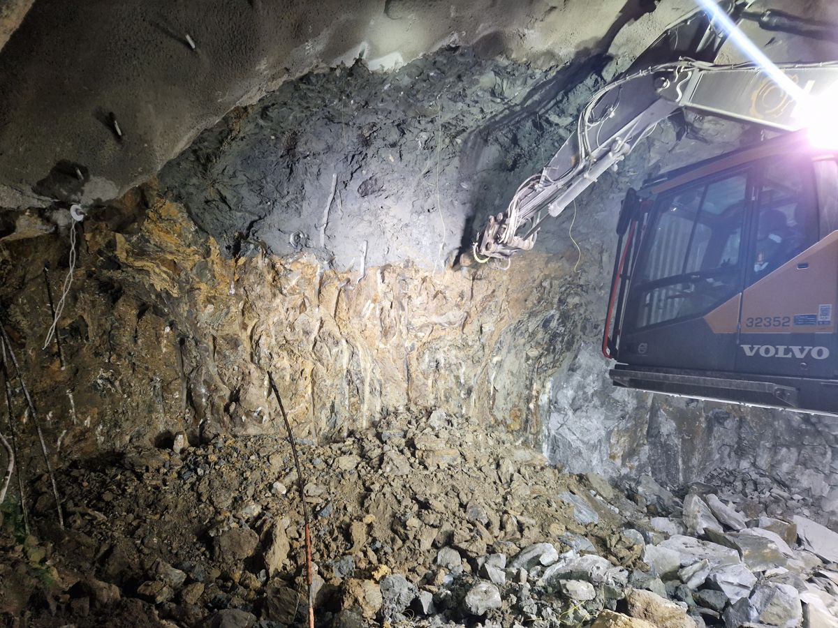 600 meter inn i Bergåstunnelen har tunneldriverne sprengt seg inn i løsmasser. Foto: Statens vegvesen