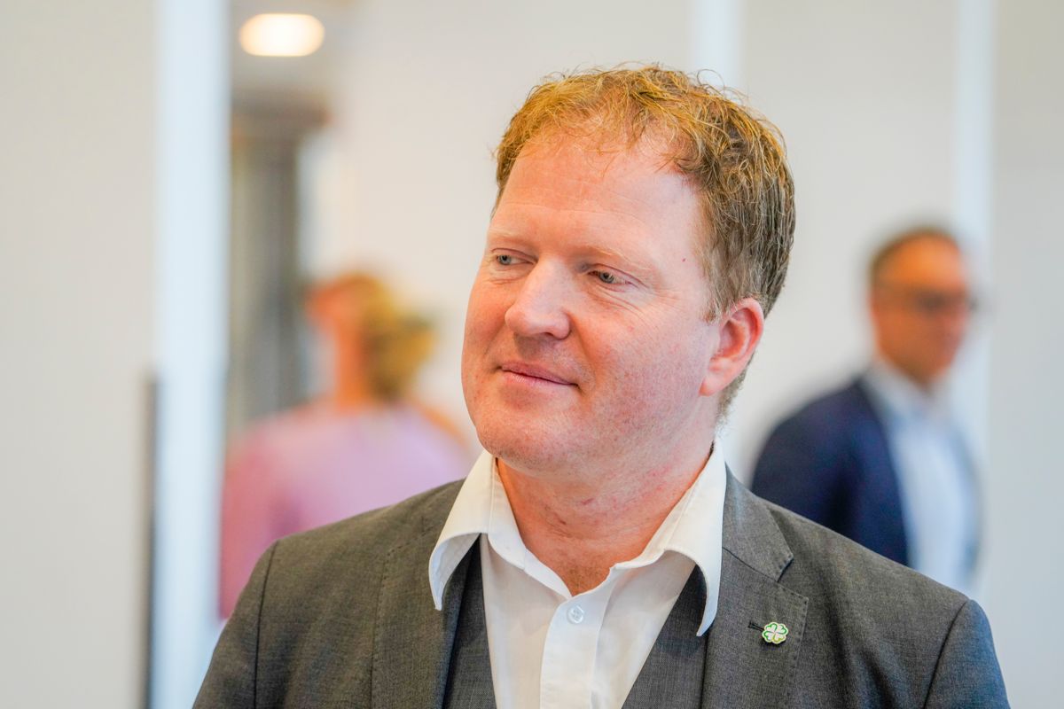Kommunal- og distriktsminister Sigbjørn Gjelsvik (Sp) sier det er gledelig at kraftkommunene nå skal trekkes mindre i rammetilskudd. Foto: Ole Berg-Rusten / NTB