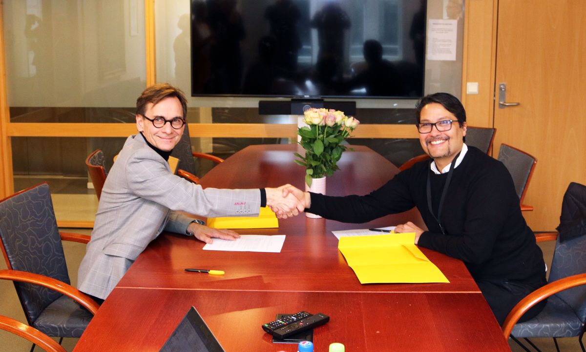 Rektor Christen Krogh og konsernsjef Daniel K Siraj etter signeringen av avtalen mellom OsloMet og OBOS. Foto: OsloMet