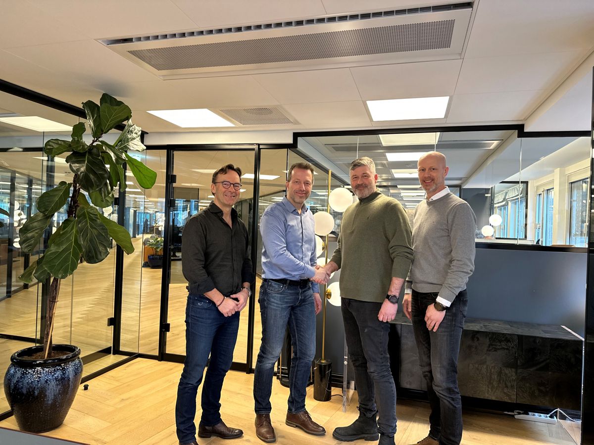 Daglig leder Lars Kristiansen i Lerka Eiendom (fra venstre), daglig leder Tom Egil Roll-Olsen i Lerka utvikling, prosjektsjef Morten Støtterud og daglig leder Trond Berget-Ausland i STØ Entreprenør. Foto: STØ Entreprenør