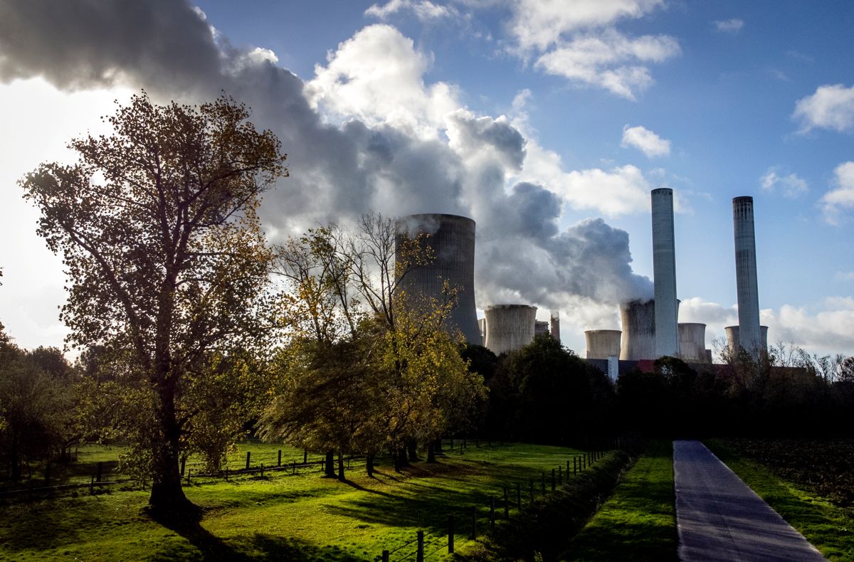 Det globale CO2-utslippet fra energisektoren nådde et rekordhøyt nivå i fjor. Foto: Michael Probst / AP / NTB