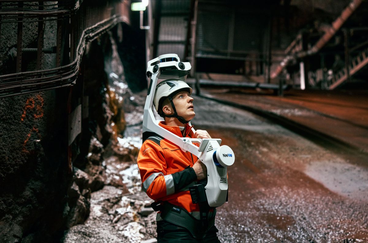 Sivilingeniør og 3D-skanner Tommy Benjaminsen i Hinnstein under 3D-skanning på LKABs malmutskipningsanlegg i Narvik. Foto: Hinnstein