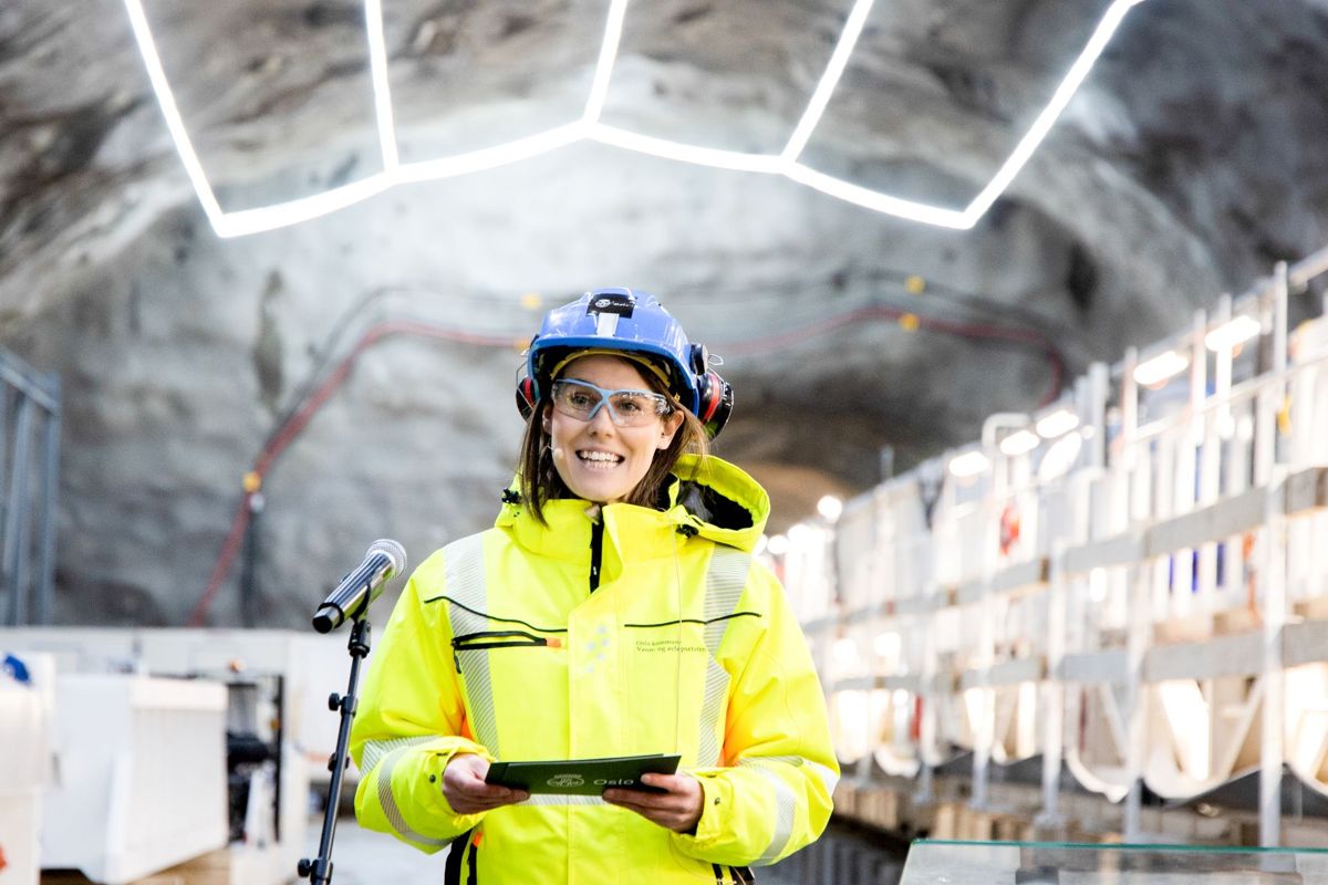 Byråd for miljø og samferdsel Sirin Stav ved seremonien dypt under bakken ved Huseby. Foto: Sturlason