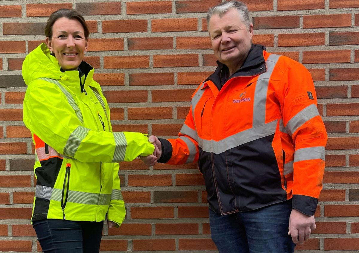 Prosjektleder Jessica Bergstrand i Bymiljøetaten og prosjektleder i Isachsen Anlegg AS, Jøran Lilleby. Foto: Jens Jacob Kielland Haug/Oslo kommune