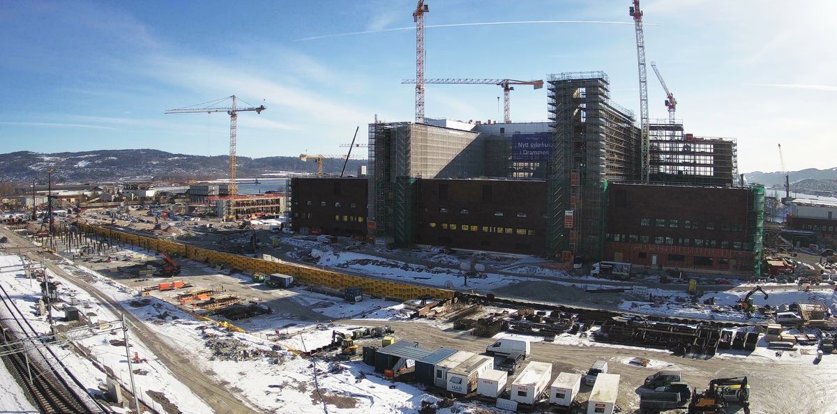 Bildet ble tatt i mars under byggingen av nye Drammen sykehus. Foto: Helse Sør-Øst/byggekamera.no