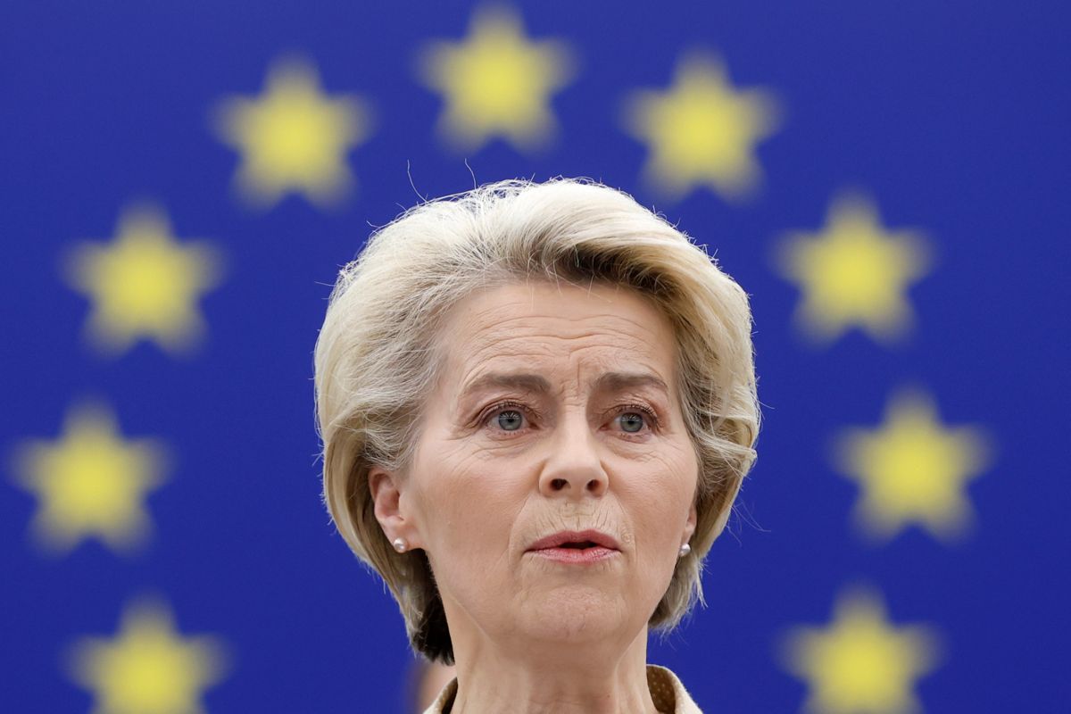 EU-kommisjonen og president Ursula von der Leyen har foreslått et nytt direktiv hvor det stilles strengere krav til rensing av avløpsvann. Foto: Jean-Francois Badias / AP / NTB