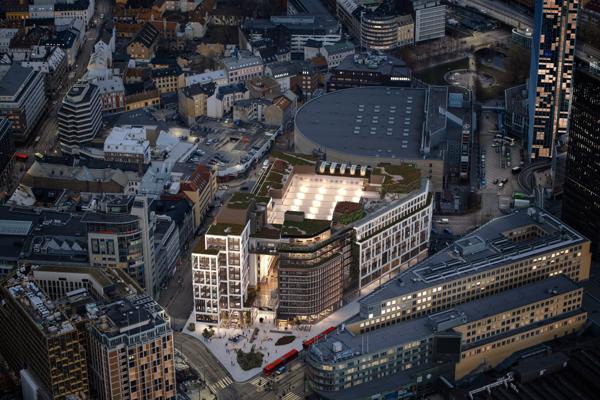 NY DRAKT. Stenersgata 1 består av en kontordel og kjøpesenteret Oslo City. Entra eier kontordelen som er under rehabilitering og skal stå ferdig i andre halvdel av 2023. På taket blir det et stort glassparti, og rundt dette blir det et omfattende grøntområde og takterrasse. Illustrasjon: 3Destate