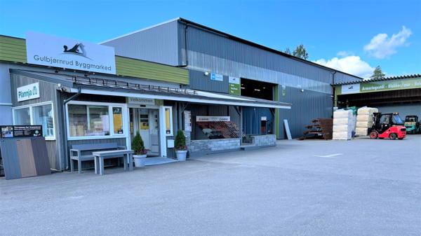 Gulbjørnrud Byggmarked AS har butikklokaler ved Fagerstrand, ikke langt fra Nesodden og Drøbak.
