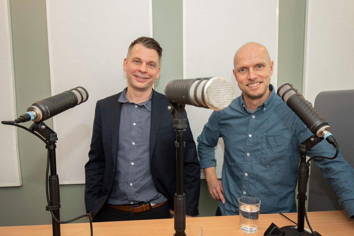 Administrerende direktør Rasmus Nord i Sweco Norge (til venstre) og nyhetsredaktør Frode Aga i Byggeindustrien. Foto: Sindre Sverdrup Strand