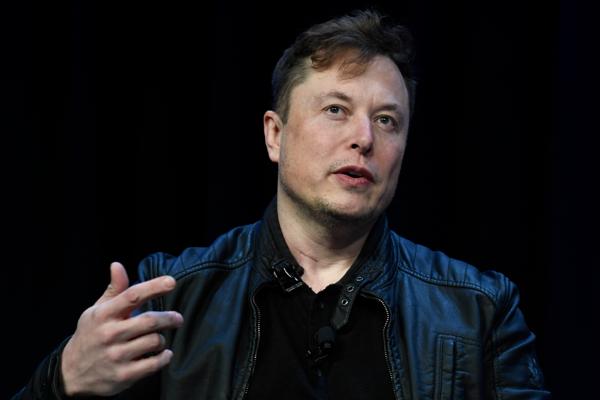 Tesla-sjef Elon Musk er en av ekspertene som frykter at kraftig kunstig intelligens kan true menneskeheten. Foto:  Susan Walsh / AP / NTB