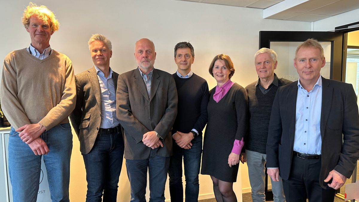 Trond Øverland (f.v.), Geir Juterud, Dag Bøhler, Per Bjørnar Børresen, Linda Hårvik, Wilhelm Berner-Nielsen og Karl Otto Jansen (kreditering: Anne Guri Grimsby, Arkitema). Foto: Team Aker