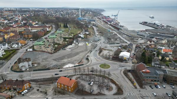 Jernbaneutbyggingen i Moss blir ytterligere fire år forsinket. Dronefoto: Øystein Stavdal Paulsen/Bane Nor