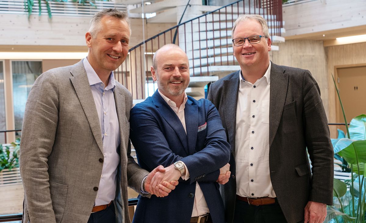 Atle Olsen (CEO i Lifeatwork) (f.v.), Ådne Grødem (administrerende direktør i Herfo) og Petter Alfsen (styreleder i Lifeatwork & CEO Veni). Foto: Håvar Goa.