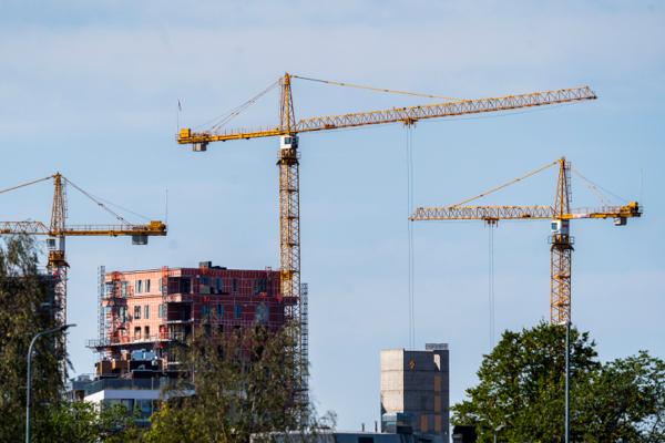 Både nyboligsalget og igangsettingen av nye boliger falt i mars. Foto: Håkon Mosvold Larsen / NTB