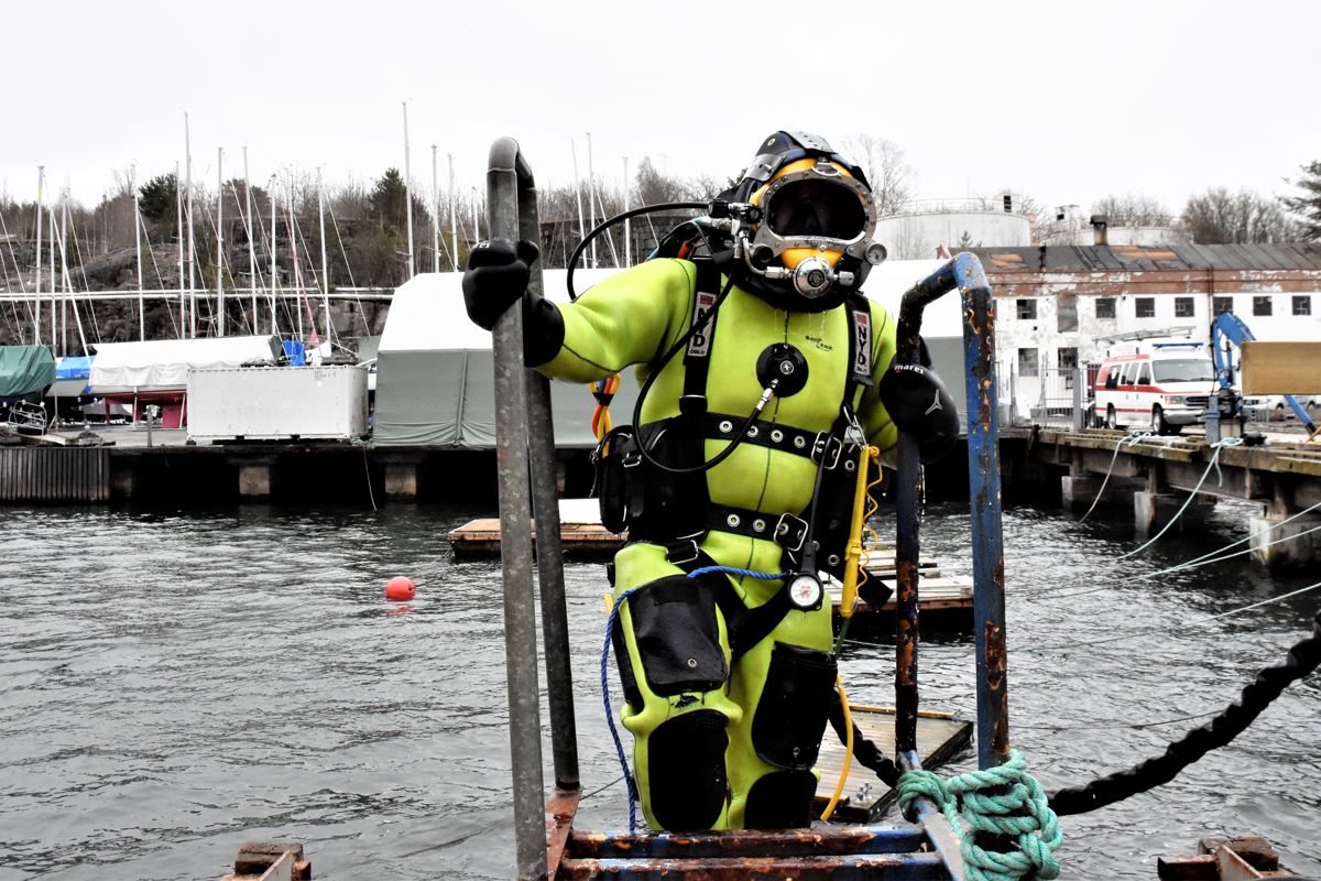 Lasse Fagerli er en av de seks første yrkesdykkerne i Norge med formell kompetanse i undervannsbetong.